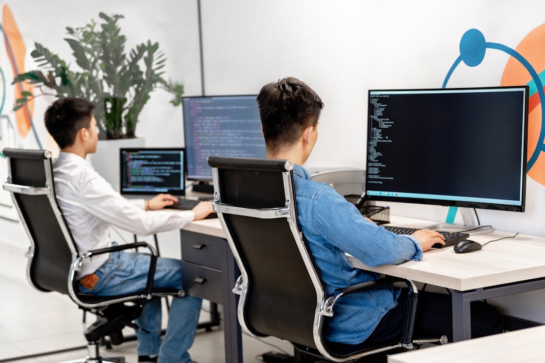 Agentic Workflows: How We Build AI-Powered Automations That Think, Decide, and Execute